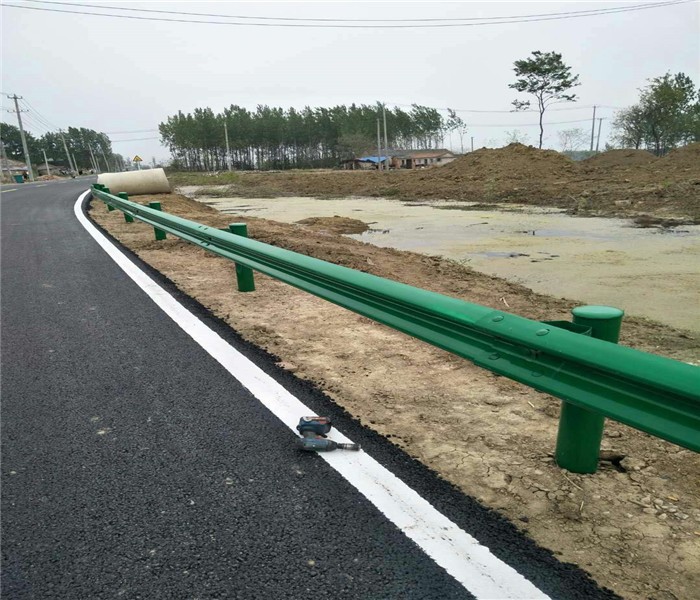 公路護(hù)欄的標(biāo)準(zhǔn)有哪些？