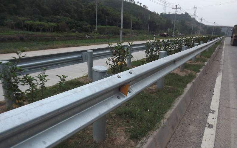 高速公路護欄