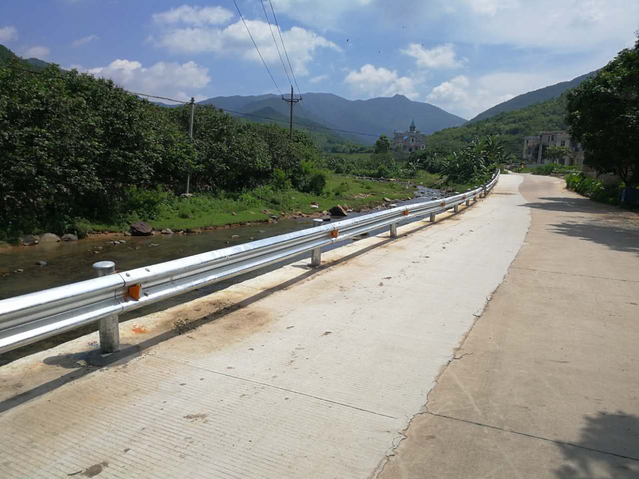 道路波形護欄防撞價格一般多少比較合適？